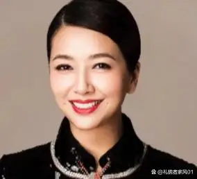 年过五十的一众女演员中，她稳居颜值气质天花板，无人能超越，岁月沉淀韵味十足，中年状态美得无可替代