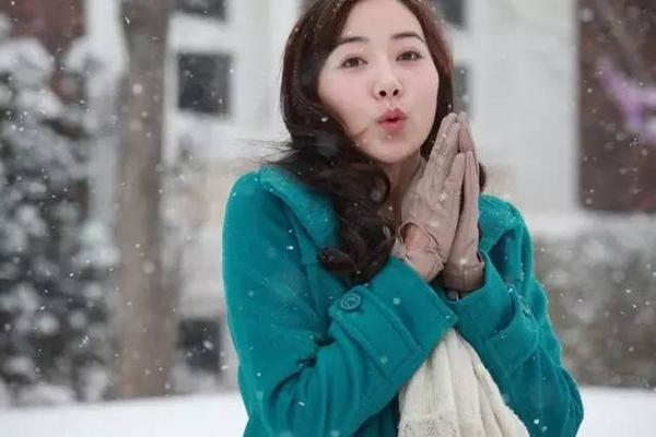 不炒作的女明星_低调女明星_农村搞笑女明星