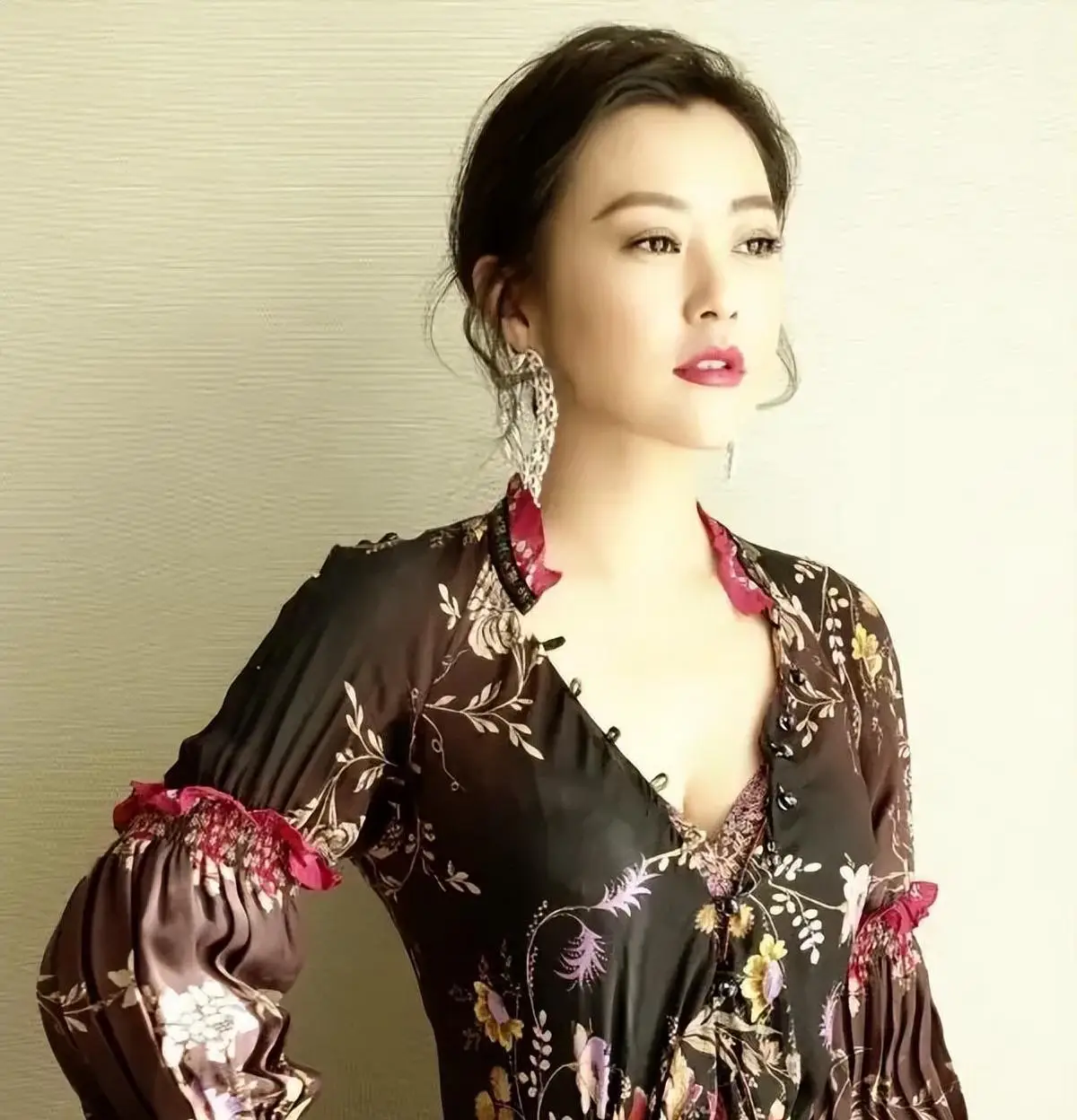 女明星感情经历_惊艳女明星_女明星婚姻故事
