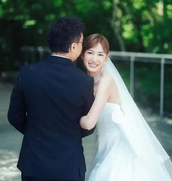 2024年娱乐圈结婚名单_港姐麦明诗结婚盛况_近期娱乐圈结婚的明星