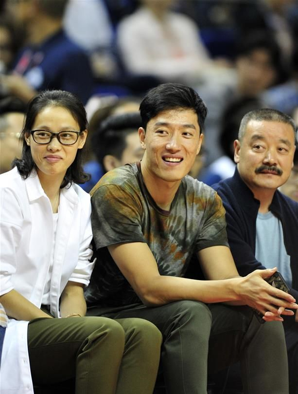 人生观光客_以德服人远离是非_娱乐圈第一白人