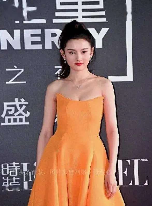 新晋娱乐圈小花排名_娱乐圈情商高的女明星_90后女演员演技分析