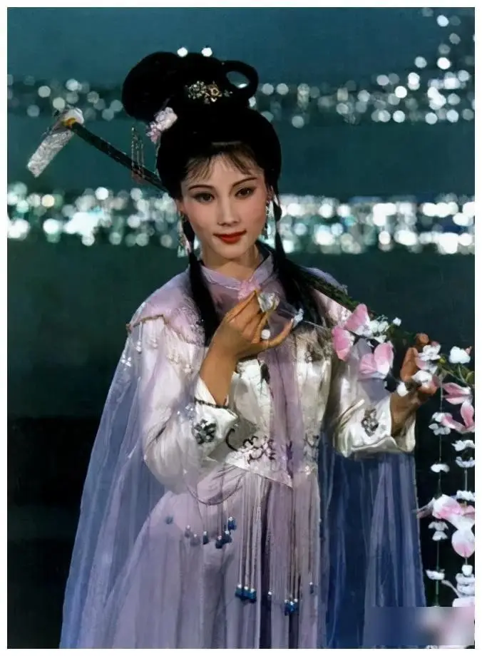 何赛飞真实性格_娱乐圈情商高的女明星_何赛飞低情商言论走红