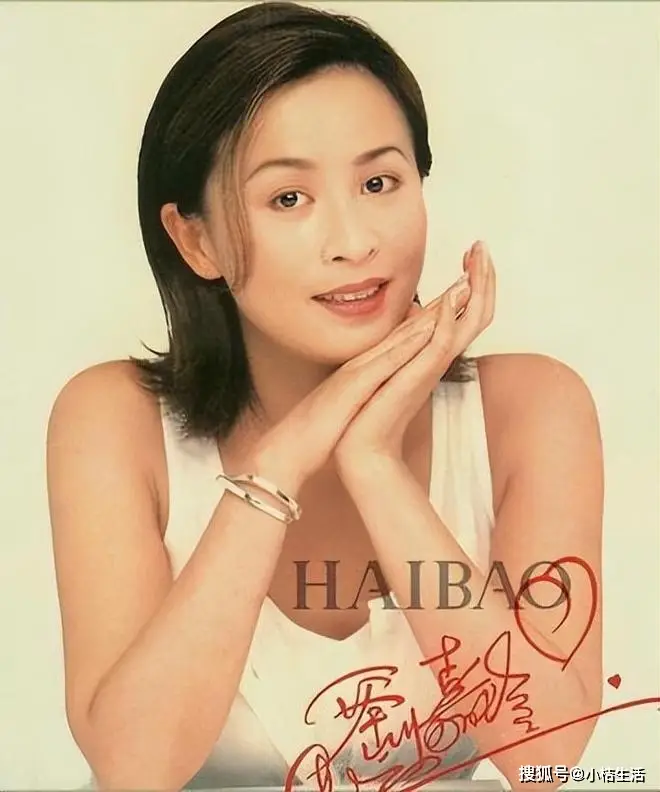 刘嘉玲健身达人保持身材秘诀_58岁刘嘉玲户外晨跑紧身裤_女明星紧身裤图片