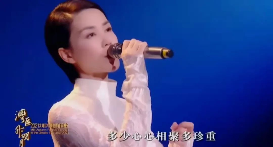 塌鼻子明星_朝天鼻明星_混血女明星鼻子