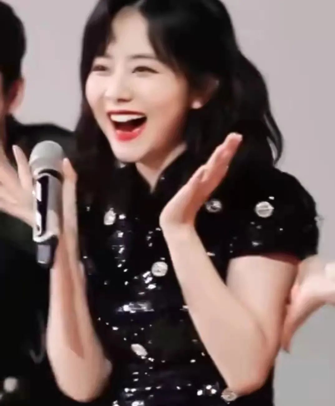 塌鼻子明星_混血女明星鼻子_朝天鼻明星