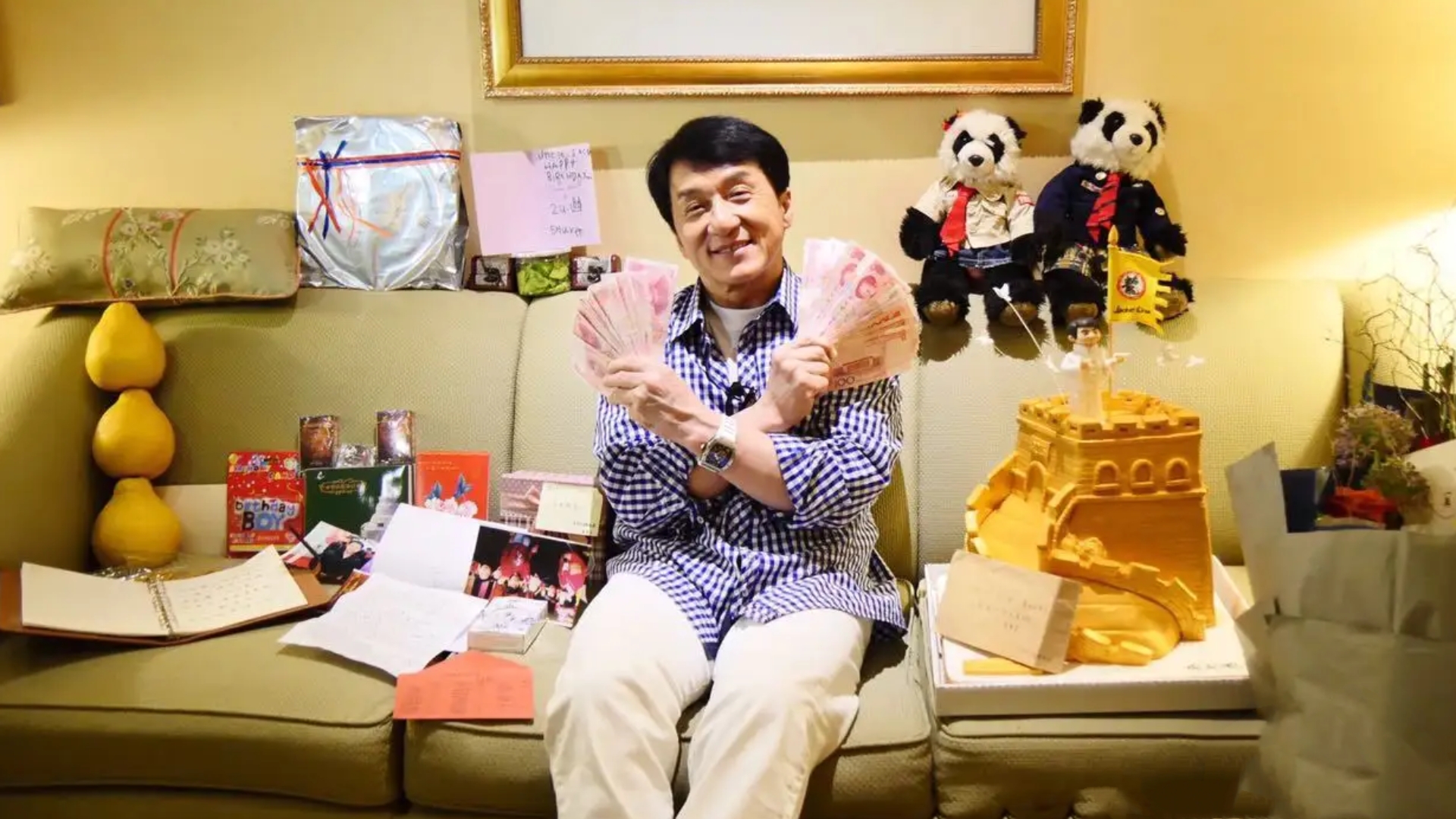 娱乐圈成龙的级别_最有钱的明星_成龙财富