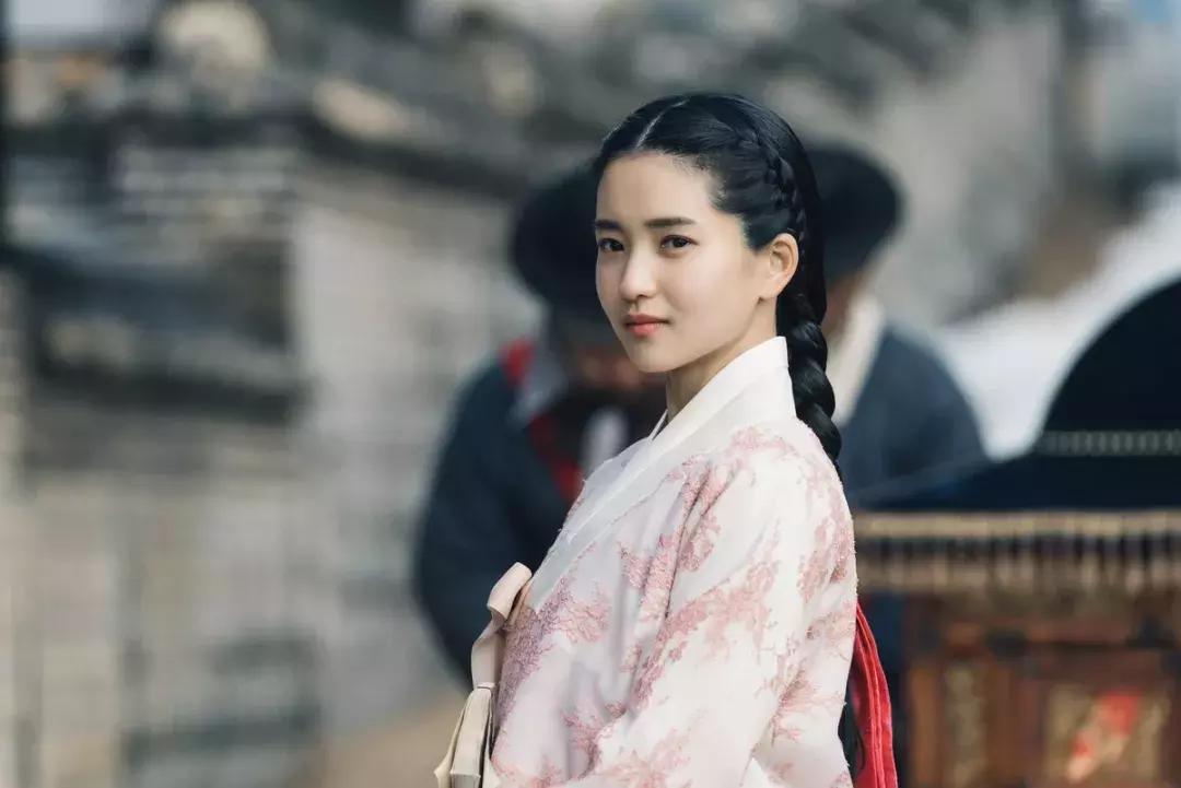 辛芷蕾短发分析_短发造型_女明星短发造型